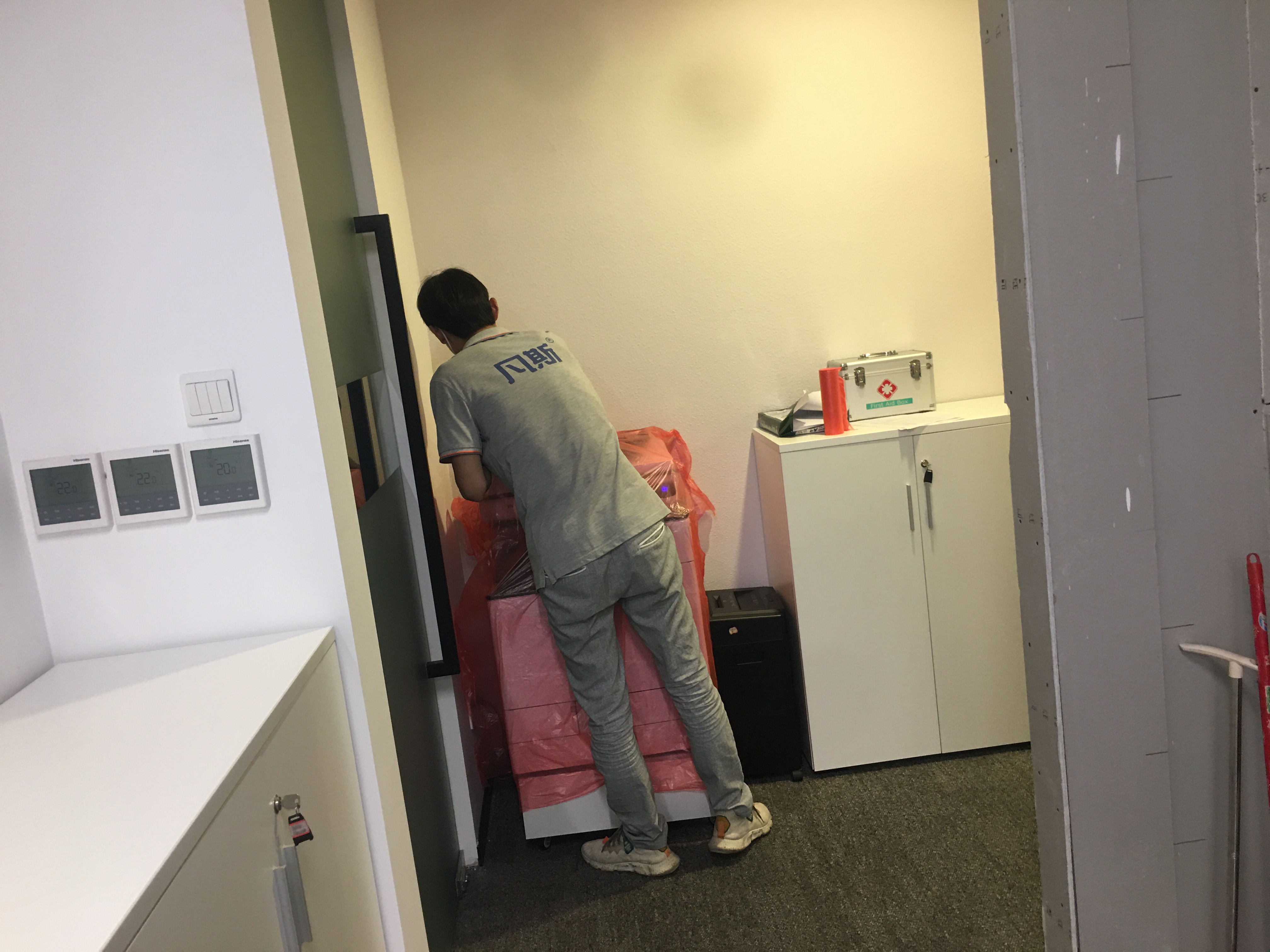 办公会议桌有甲醛吗