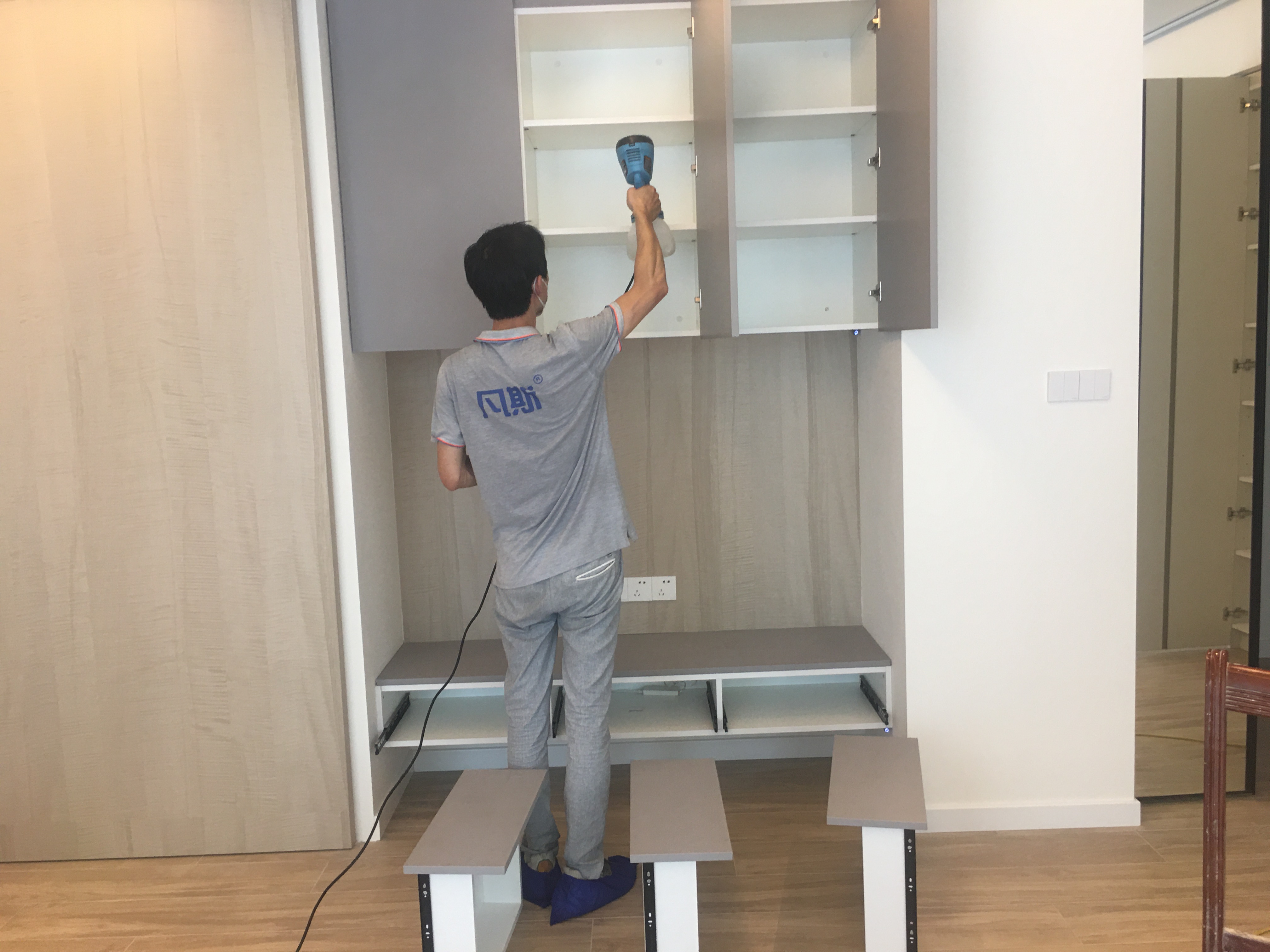 实木家具会含甲醛吗？